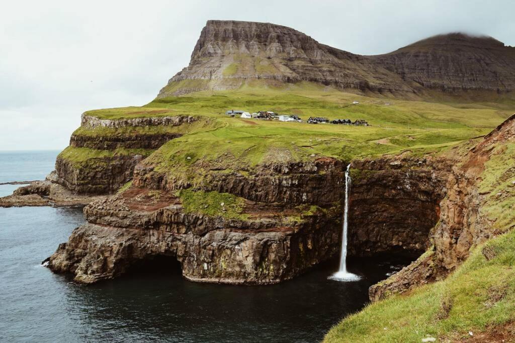 Múlafossur Cottage No 3 by Famous Waterfall in Gásadalur Exterior foto